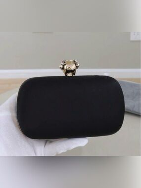 🚩steal Alexander McQueen Black Satin Skull-Top Evening Clutch